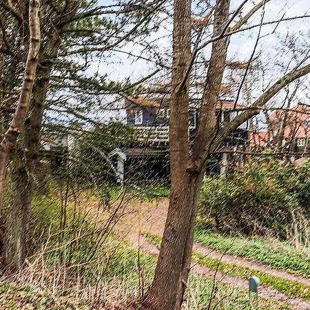 6 Person In Dronningmolle-by Traum