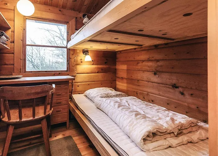 6 Person In Dronningmolle-by Traum *
