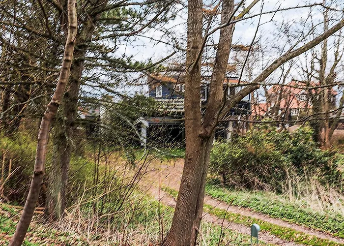 6 Person In Dronningmolle-by Traum